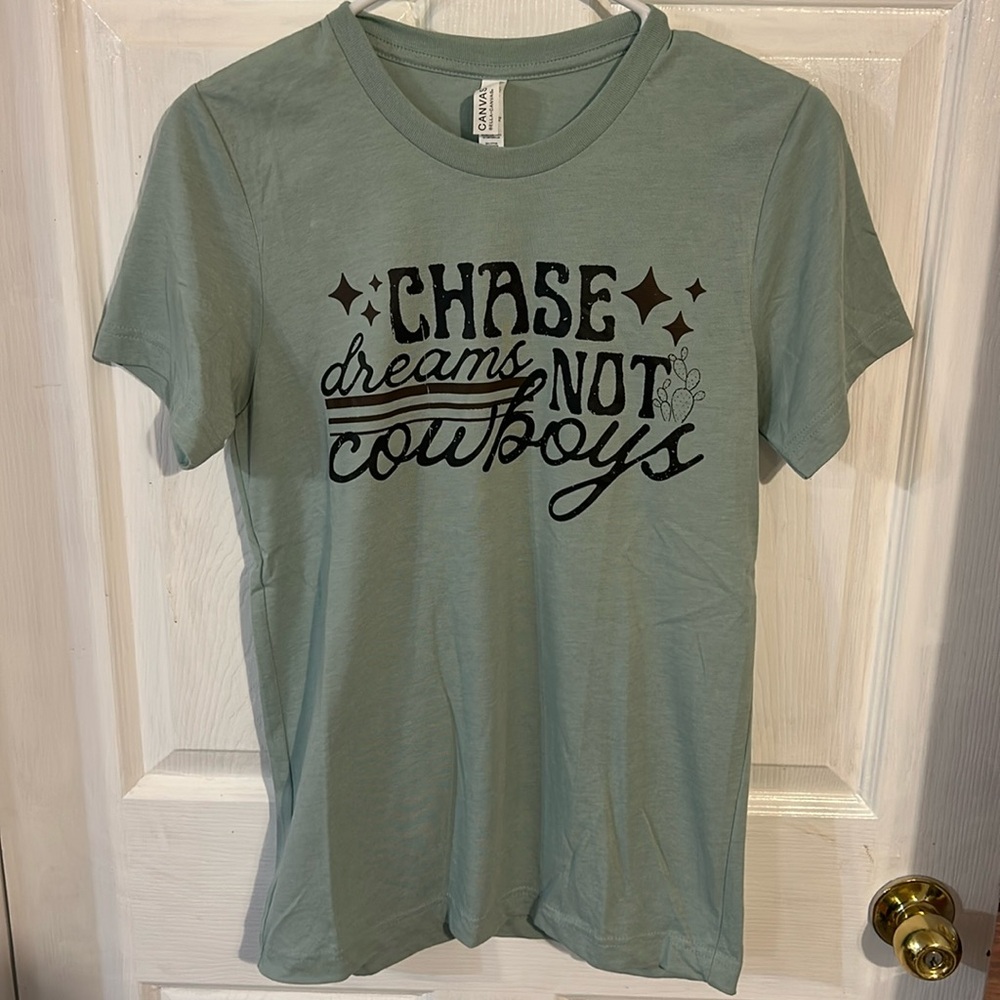 Small women’s graphic tee